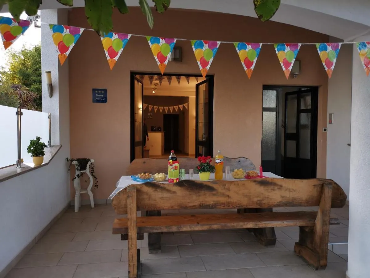 Apartment With Pool Adria Marcana