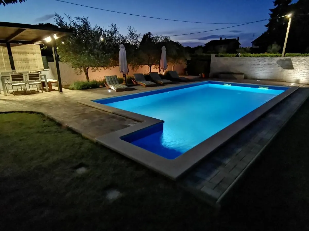 Apartment With Pool Adria Marcana